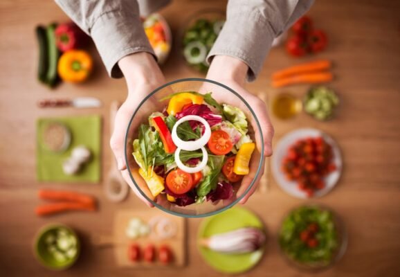 Alimentação que ajuda na digestão e como incorporar os alimentos certos no dia a dia