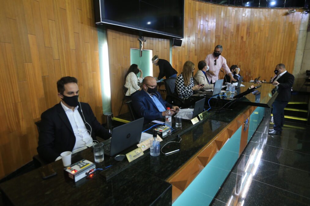 Vereadores aprovam projeto e autorizam Odelmo a comprar vacinas