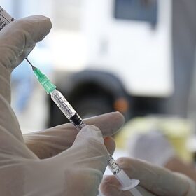 instituto butantan recebe insumos para vacina