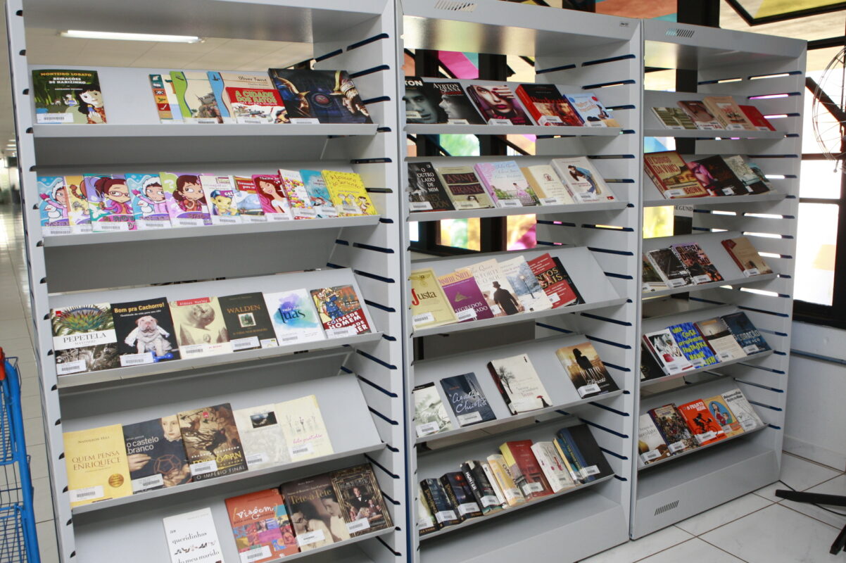 Dia do Livro - Biblioteca de Uberlândia conta com mais de 21 mil livros disponíveis para empréstimos