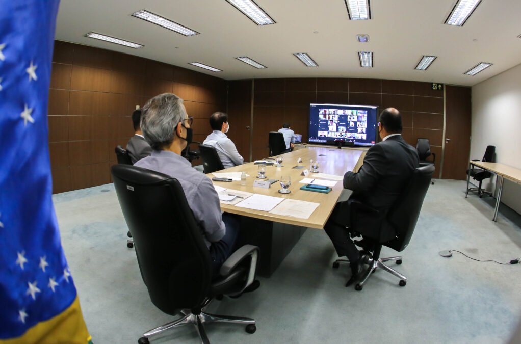 Romeu Zema confirma pagamento de R$ 500 de auxílio a famílias carentes de Minas