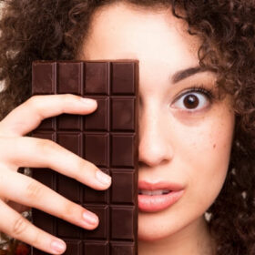 Páscoa afinal chocolate faz mal à pele