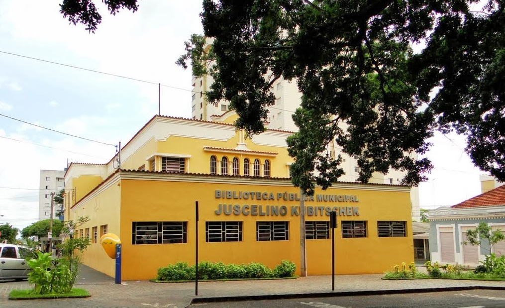 Biblioteca Municipal e anexos voltam a atender população com empréstimo de livros