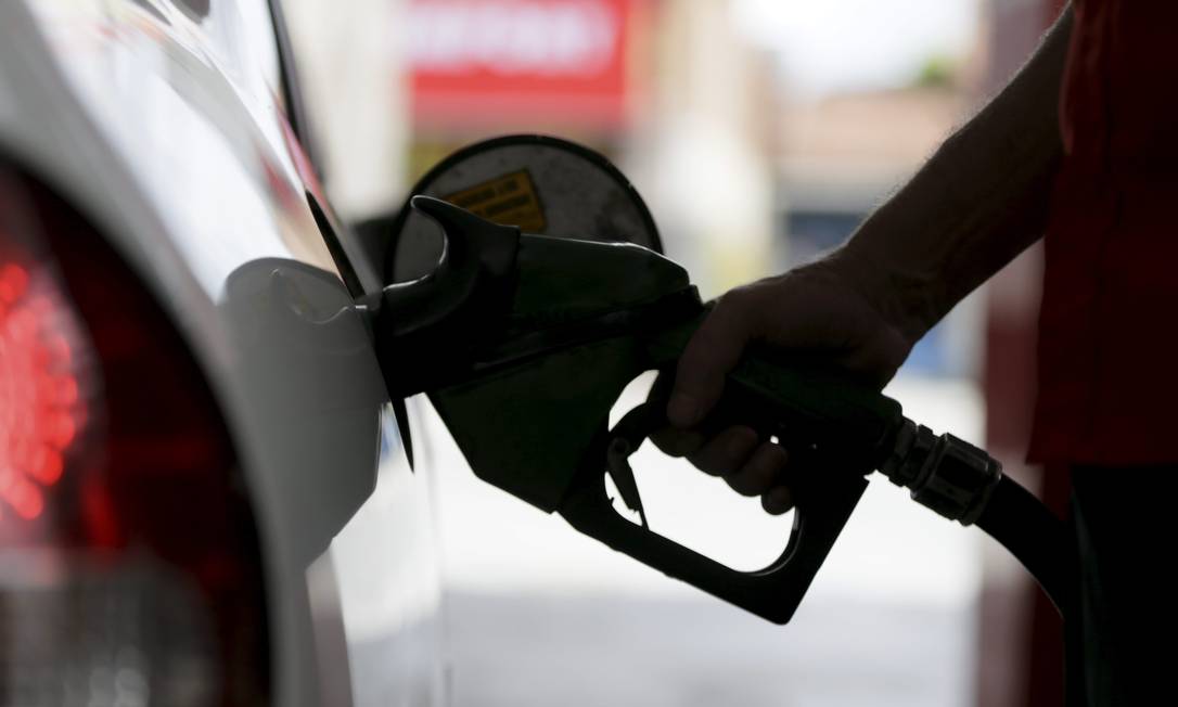 Preço da gasolina e óleo diesel terá aumento de até 3,7% nas refinarias
