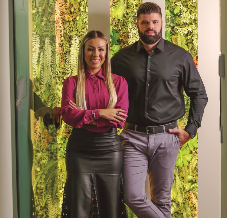 Casal em sintonia com o Empreendedorismo