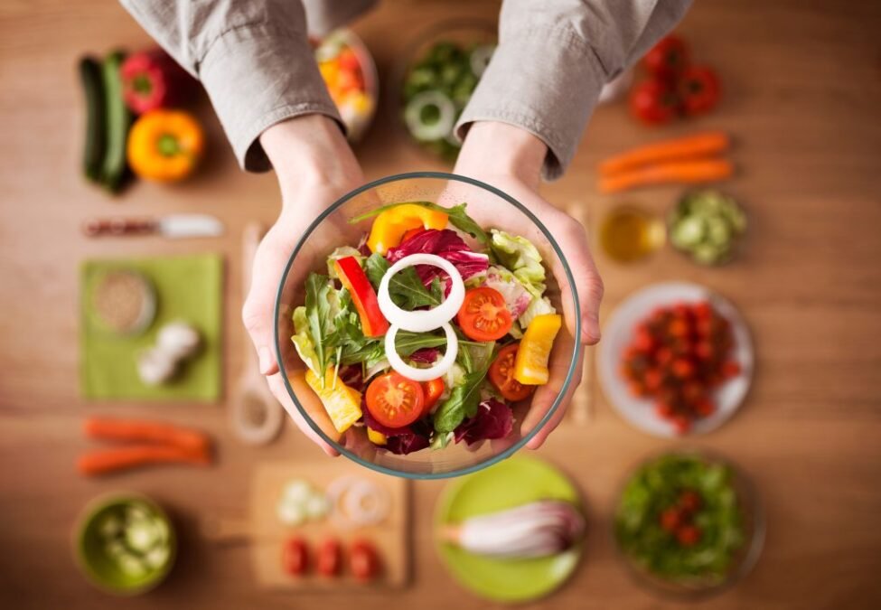 Alimentação que ajuda na digestão e como incorporar os alimentos certos no dia a dia