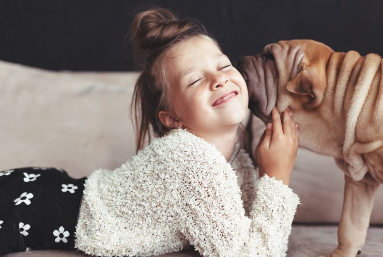 7 benefícios da convivência de pets e crianças