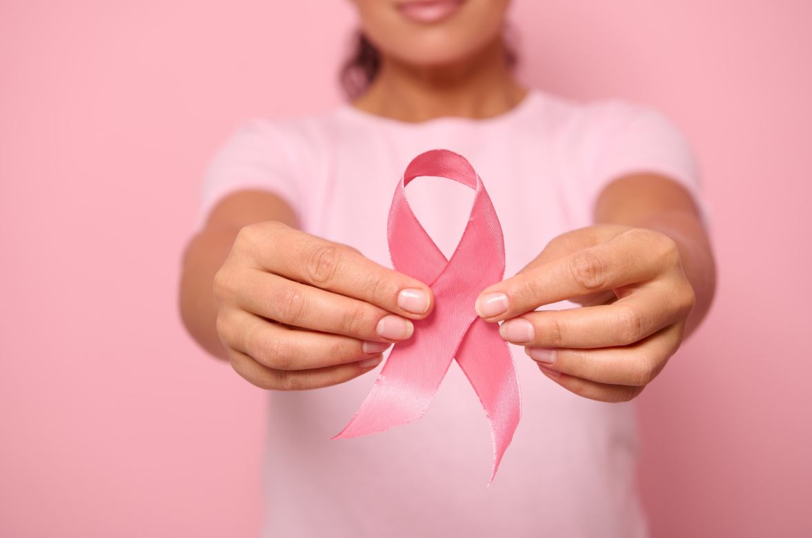 Outubro Rosa - Exames de rastreio de câncer de mama e de colo do útero estão disponíveis pelo SUS