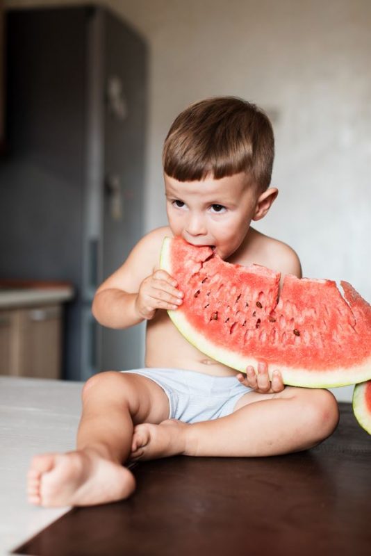 5 dicas para introduzir frutas na alimentação das crianças