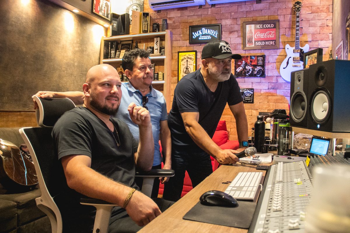 Rionegro e Solimões entram em estúdio de Uberlândia para gravação de projeto inédito