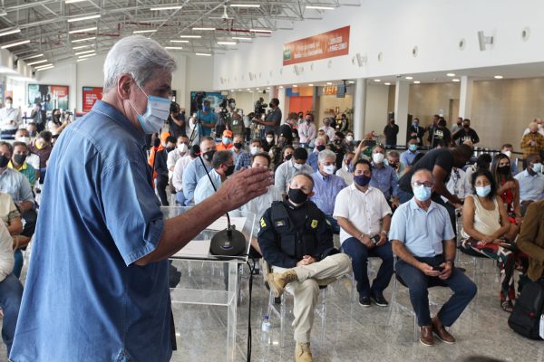 O prefeito Odelmo Leão durante solenidade de inauguração do novo Aeroporto - Foto: Divulgação