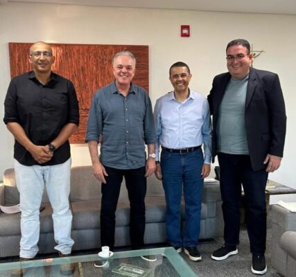  Secretário de saúde - Dr. Adenilson Prefeito de Uberlândia - Paulo Sérgio Deputado Estadual - Charles Santos Fábio Depin - Administrador DMAE